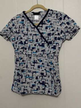 Cherokee White and Blue Abstract Print Scrub Top
